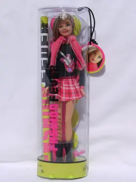 H0644o Barbie Mattel Fashion Fever - With Plaid Skirt And Pink Vest H0644o Barbie Mattel Fashion Fever - With Plaid Skirt And Pink Vest