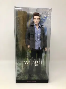 R4161 Barbie Collector Twilight Saga Edward Doll