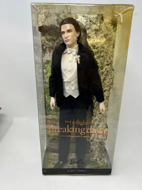 T7652 Barbie Collector The Twilight Saga Breaking Dawn - Edward Doll