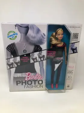 X7738 Barbie Photo Fashion Doll